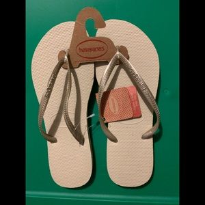 NWT Havaianas sand/light gold sandals size 9/10